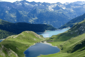 Lago alpino Ritom in Canton Ticino
